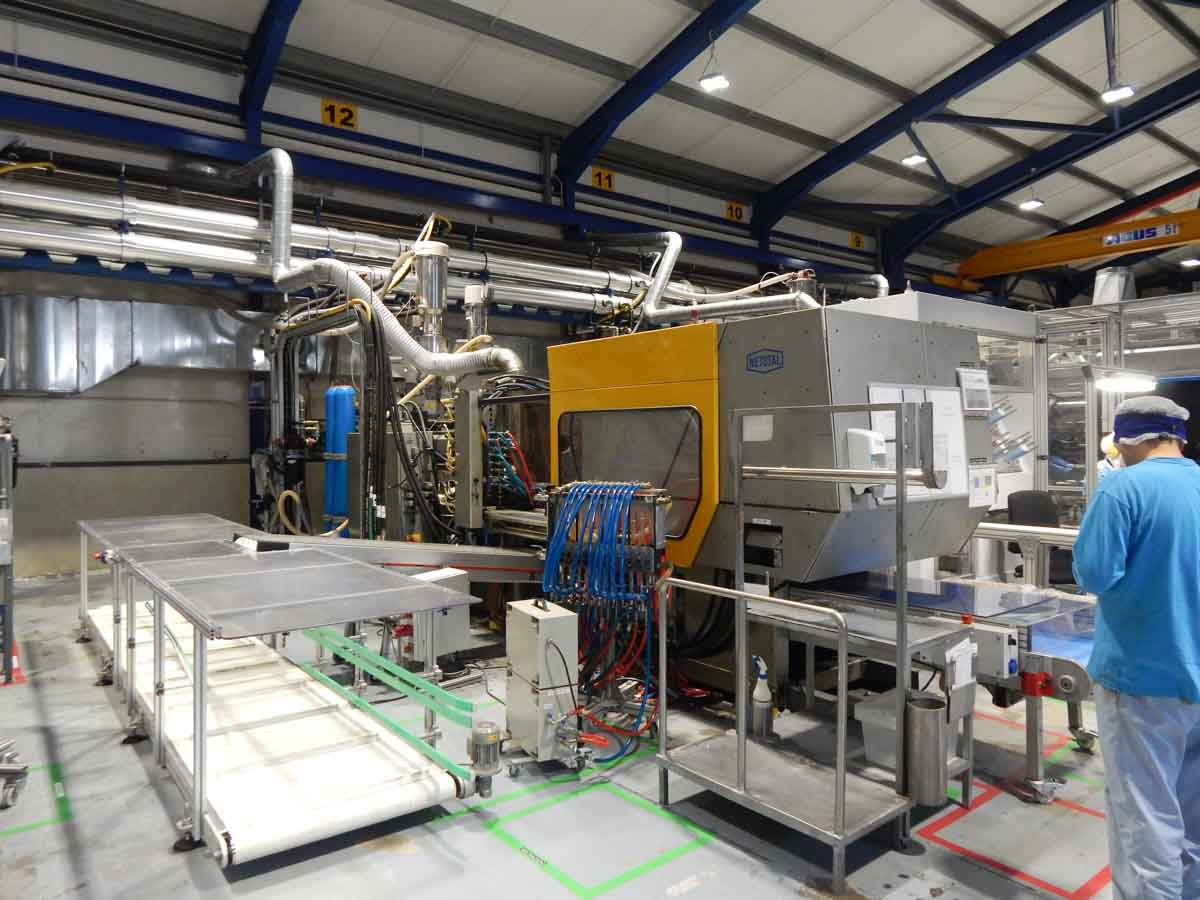 NETSTAL SYNERGY 2400-1700 240t injection molding machine (1997) id5495